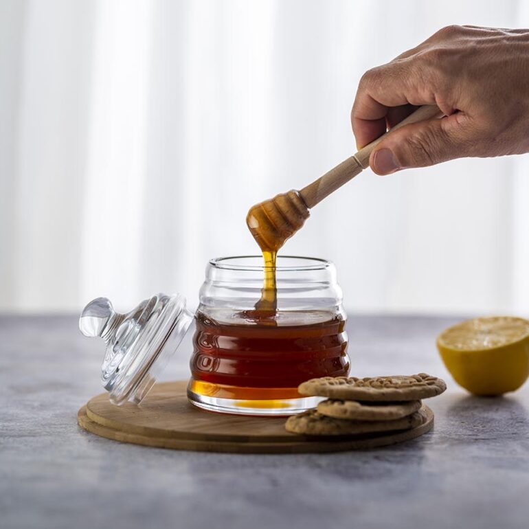 Kozarec za med, produktna fotografija posneta v studiu